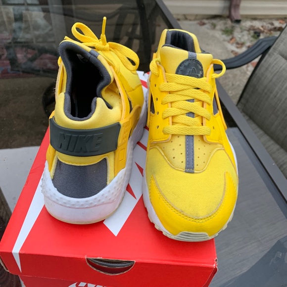 Yellow huaraches - Picture 7 of 8